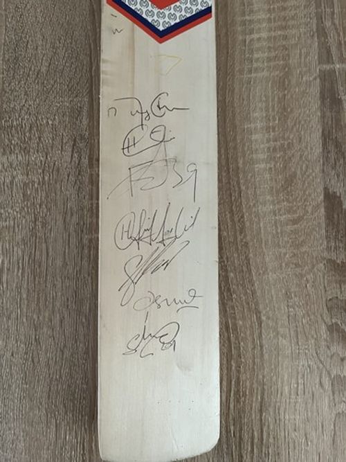 Signed Pakistan Cricket Team Bat | Shaheen Afridi, Hasan Ali, Shadab Khan Signed