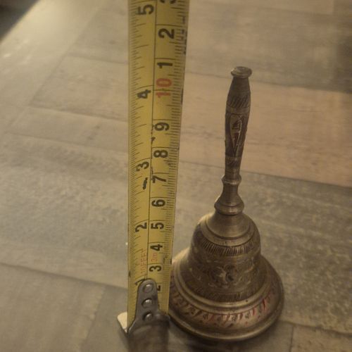 Vintage solid brass ornate hand etched bell. VG vintage condition.Fast postage. — image 6