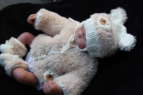 lillbees hand knitted beige cream  faux fur bear baby set jacket hat shoes 0/3m — image 5