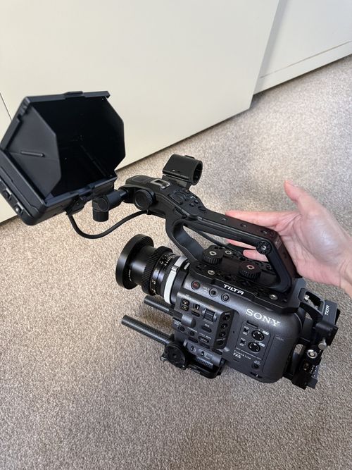 Sony FX6 Cinema Camera Body with Accessories 56hrs used  — image 2