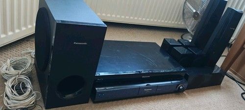 Panasonic SA-BT200 & SA-BTT290  5.1 Blu-ray/DVD Home Theatre System + Speakers