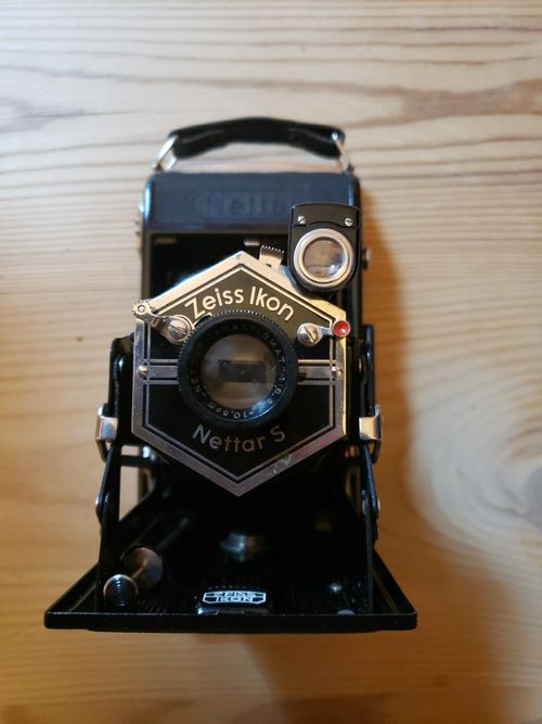 Zeiss Ikon Nettar S  Vintage Folding Camera with Leather Case — image 2