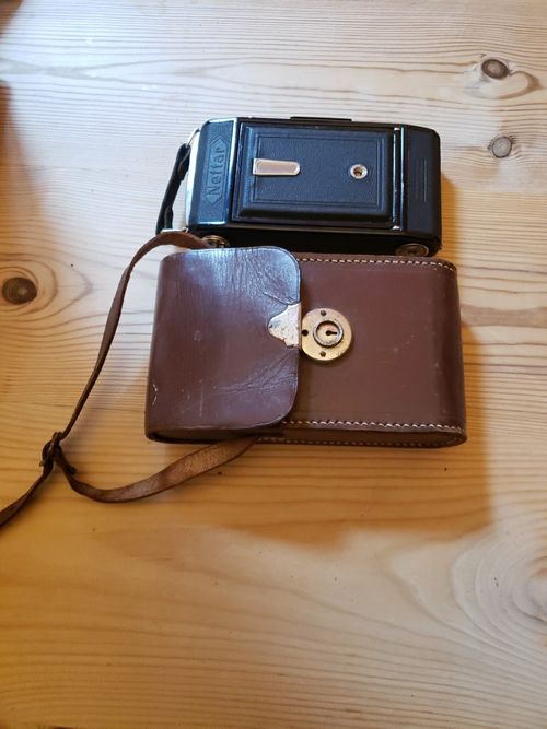 Zeiss Ikon Nettar S  Vintage Folding Camera with Leather Case — image 1