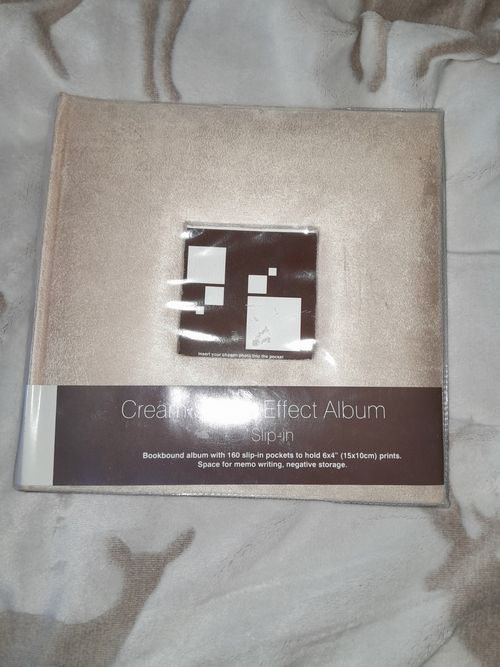 New Cream Suede Effect Photo Album. Holds 160 6x4 Pictures — image 1