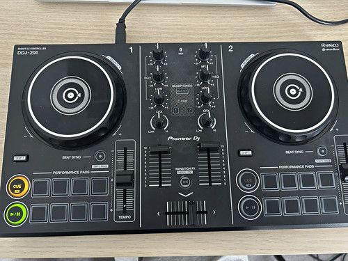 Pioneer DJ DDJ-200 2-Channel 2-Deck  DJ Controller 16 Pads Black