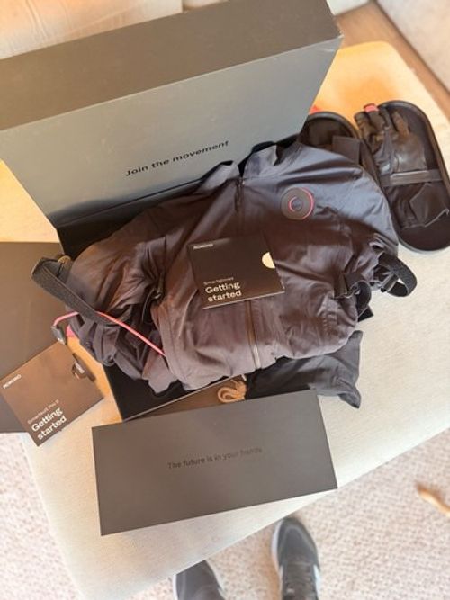 Rokoko Smart suit pro 2  (size M) + Smart gloves  USED ONCE 