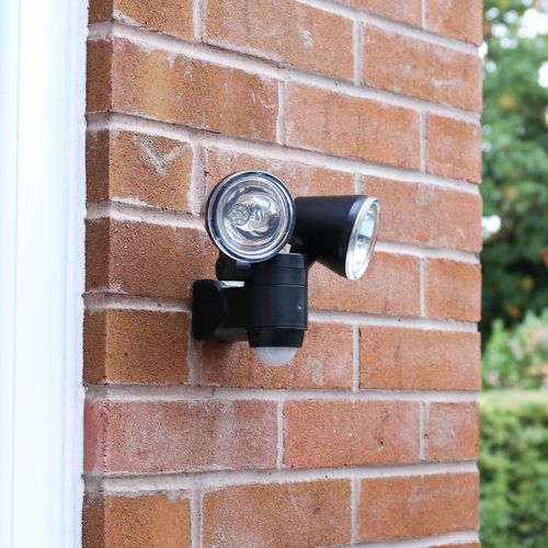 Battery LED PIR Motion Sensor Security Outdoor Twin Adjustable Wall Flood Light — image 6