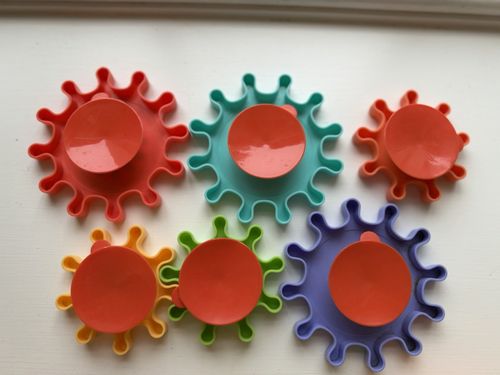 Sensory connecting toys nuby spinning cogs little tikes building tiles — image 5