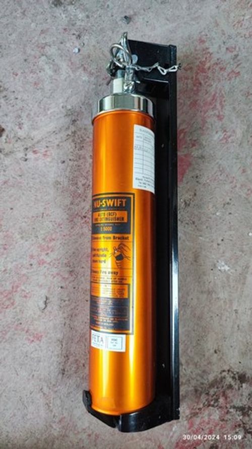 VINTAGE Nu swift Fire Extinguisher And Bracket -Excellent Condition 1983year