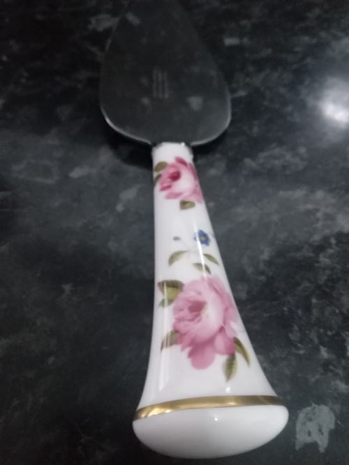Vintage Royal Worcester fine bone china cake server Royal Gardenpattern — image 2
