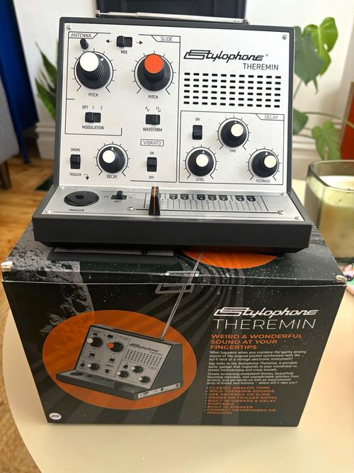 Stylophone Theremin Desktop Synthesiser w/ Speaker, Delay, Vibrato, USB — image 1