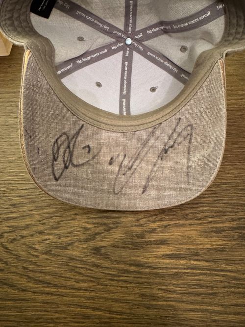 GENUINE multiple signed F1 cap — image 2