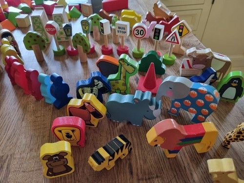 Big jigs Wooden Toy Bundle 160 + Pieces. Farm Zoo  People Trees Shops Signs Etc