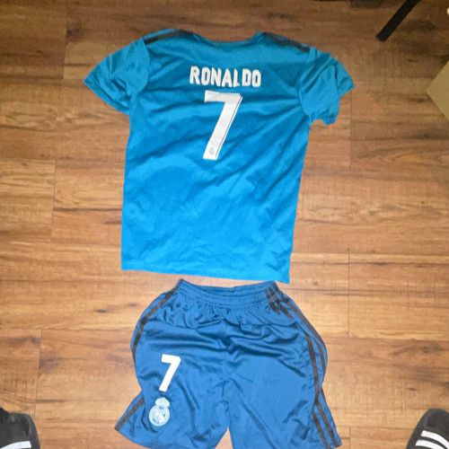 adidas Real Madrid Ronaldo 7 Boys Full Football Kit Blue Shirt & Shorts 26