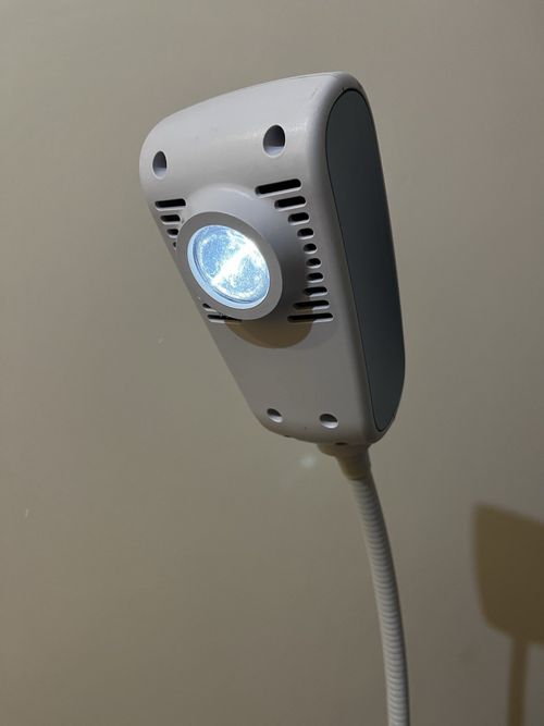 Welch Allyn GS300 Floorstanding Examination Light on Wheeled Rolling Stand — image 5