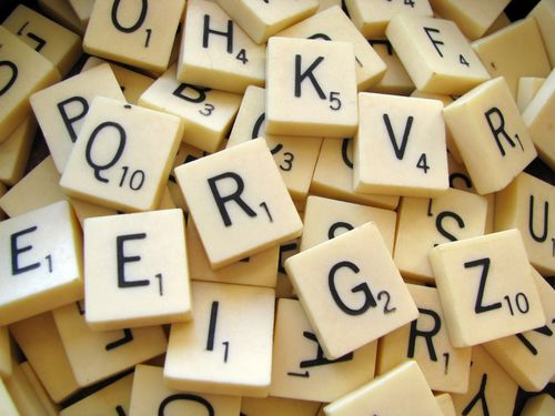 100 IVORY PLASTIC LETTERS COMPATIBLE WITH SCRABBLE TILES  BLACK LETTERS NUMBERS — image 6