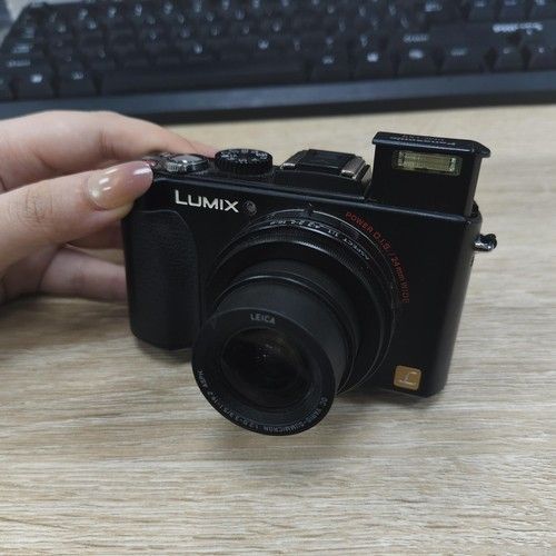 Panasonic LUMIX DMC-LX5 10.1MP Digital Camera 3.8X Optical Zoom Black 95%New