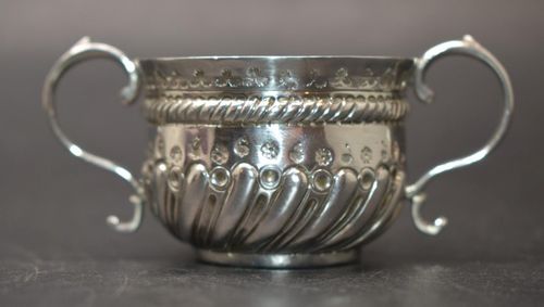 Superb George III Sterling Silver Porringer London 1771 — image 3