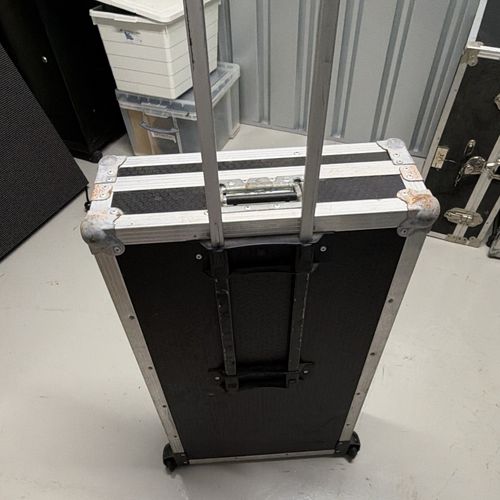 Black/Silver Aluminium Flight Case with Wheels & Carry Handle, 86x50x18cm — image 4