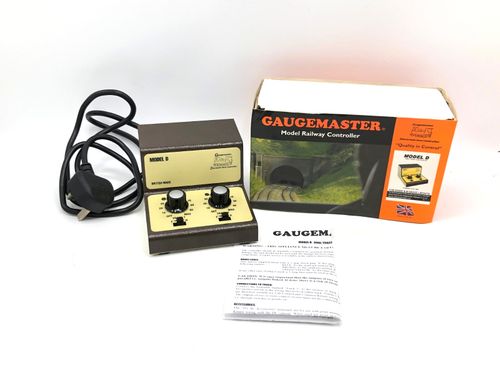 Gaugemaster Model D Dual 2 Twin Track Analogue DC Controller for N / OO — image 2