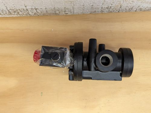 Norgren E1024H- CC NEW 3/2 Single Solenoid Poppet Valve — image 3