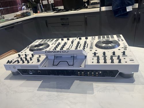 Denon DJ Prime 4 White 4-Deck 4-Channel DJ Controller Touchscreen + Decksaver — image 3