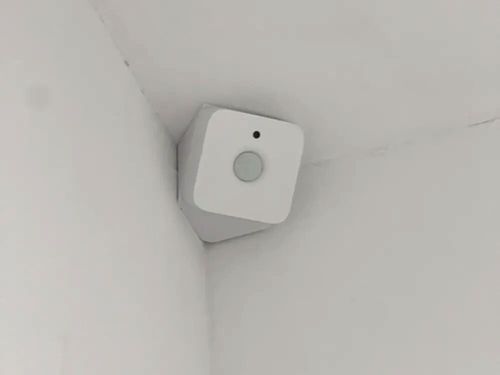 Philips Hue Motion Sensor Angle Corner Mount – Fixed 90° Wall Bracket Mount — image 2