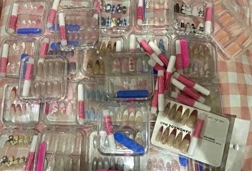 Mixed Theme Press-On Artificial Nails Sets Long Stiletto 3D Multicolour Box