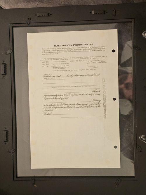 Original 1967 Walt Disney stock certificate Mickey Mouse Authentic Uncirculated — image 10