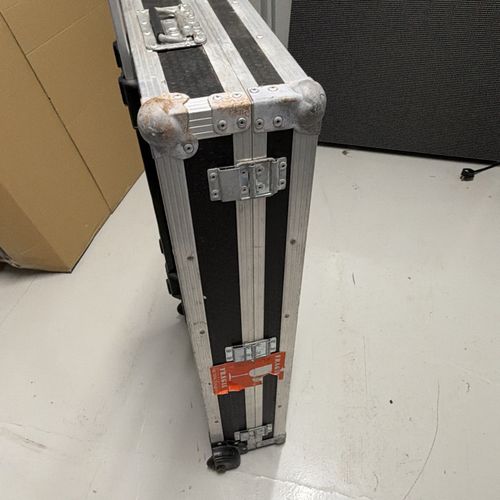 Black/Silver Aluminium Flight Case with Wheels & Carry Handle, 86x50x18cm — image 5