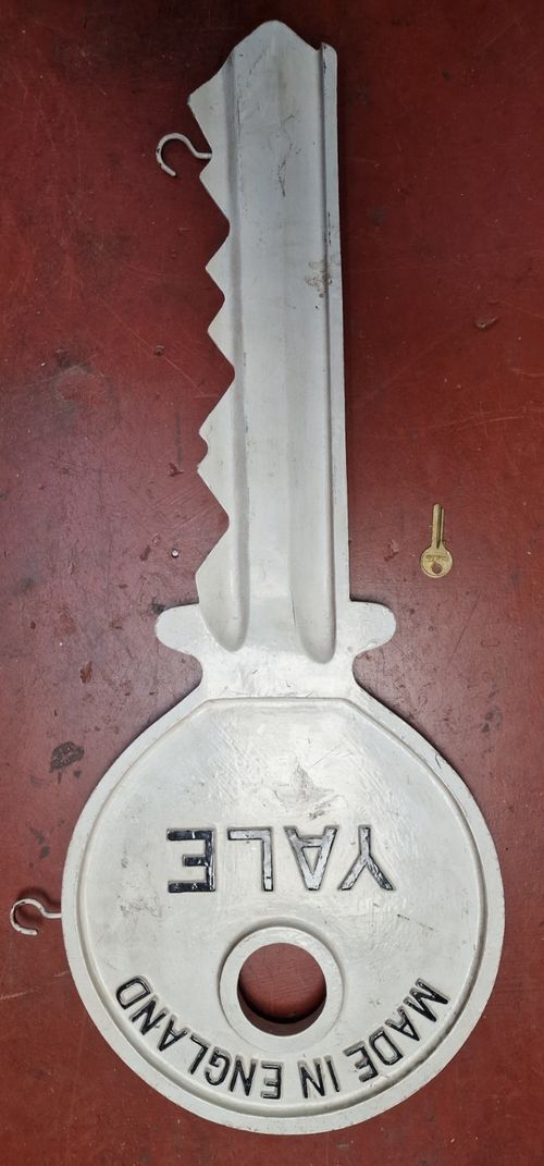 Antique Vintage c1950s YALE Shop Display Trade Advertising Key Sign — image 2