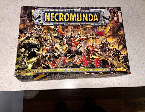 Games Workshop Necromunda Warhammer Boxed Game w/ Rulebook Unpainted Minis Lot