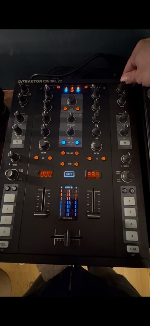 Native Instruments Traktor Kontrol Z2 DJ Mixer & Controller  — image 10