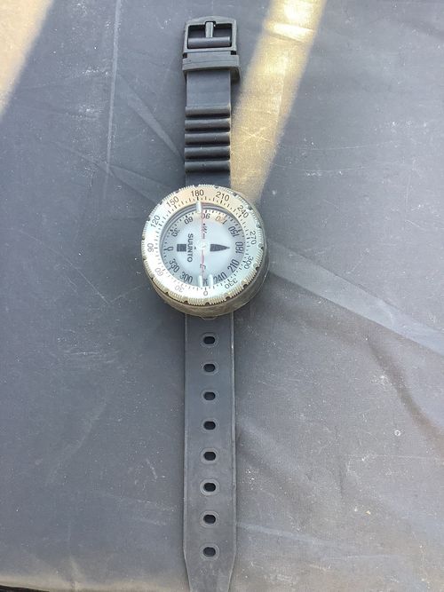 SUUNTO Scuba Diving Compass Wrist Mount — image 1