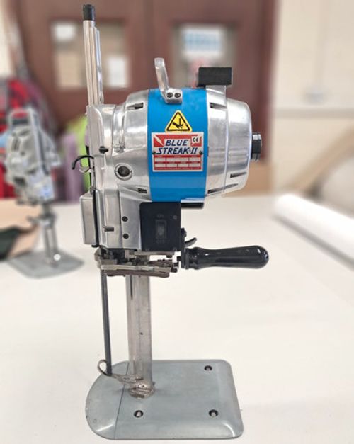 Eastman Blue Streak II Straight Knife Cutting Machine, 8 in Blade, 110 V, Mech
