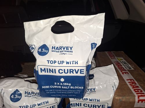2 x 2 pack 4.3kg Harveys Suitable for Water Softeners UK Block Salt mini curve — image 2