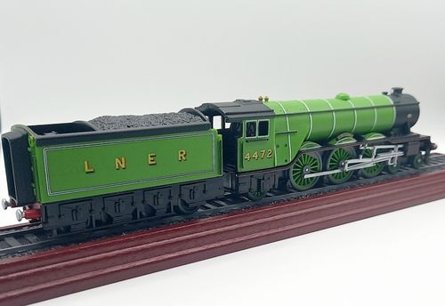 LNER FLYING SCOTSMAN Steam Locomotive Train Model Railway Display Model — image 6