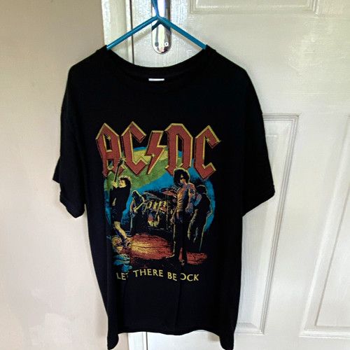 AC/DC Let There Be Rock World Tour 1977 Black Graphic T-Shirt s