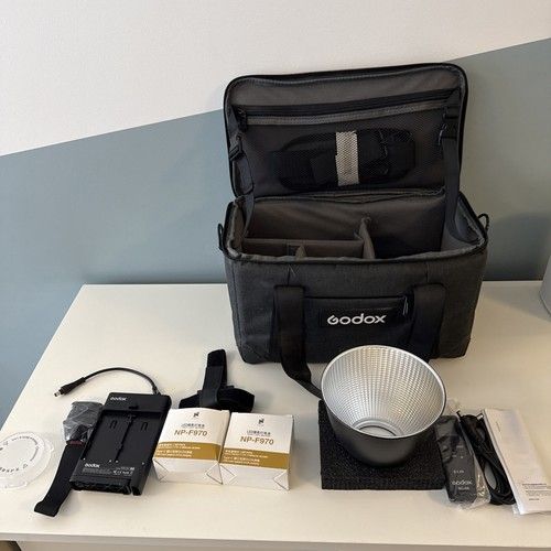 Godox Accessories/Round Flash Head/NP-F970 Batteries/charger/RC-A6 Remote/Bag