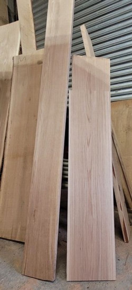 Oak Boards, Shelves, Kiln Dried , Straight Edge ,Planed 20mm and 25mm Thickness.
