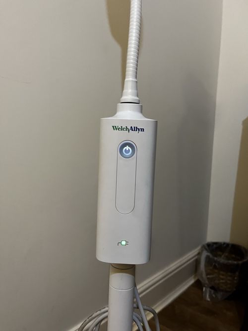 Welch Allyn GS300 Floorstanding Examination Light on Wheeled Rolling Stand — image 4