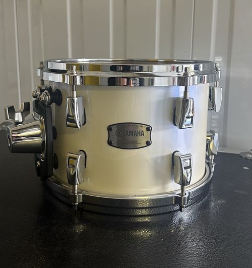 Yamaha Absolute Hybrid Maple 10x7 Rack Tom - Polar white — image 1