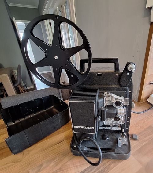 Bell And Howell Autoload Projector 8mm MODEL 256 In Black Case  — image 1