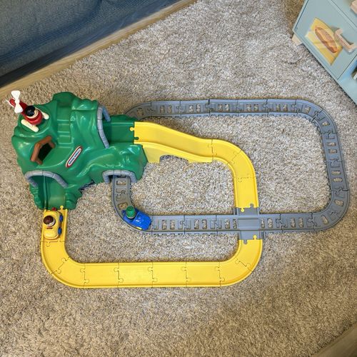 Little Tikes Peak Road & Rail Mountain Set  — image 1