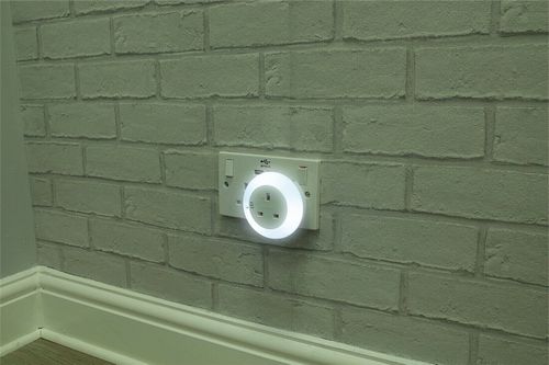 LED Plug In 3 Colour Changing Nightlight Lamp Light Socket Dusk To Dawn Mode — image 5