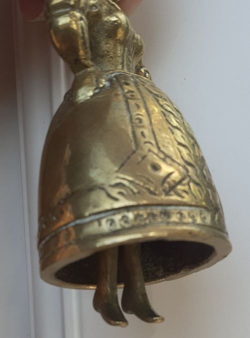 VTG BRASS BELL ELIZABETHAN LADY FIGURINE LEG CLAPPERS TABLE DESK BELL UNUSUAL — image 7