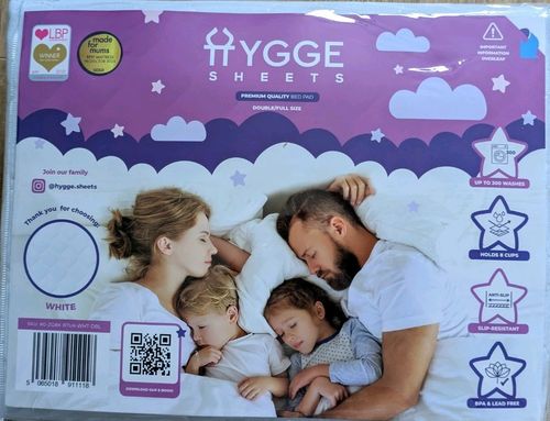 Hygge Sheets Bed Pad with Wings | Rainbows | Mattress Protector — image 1