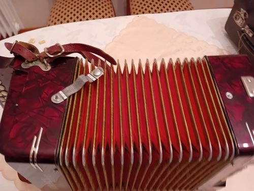 Hohner Club 3 B Harmonica Accordion with CASE — image 7