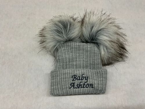 Personalised Unisex Baby Boy Girl Hat Faux Pom Pom Baby Shower Gift Name Year — image 1