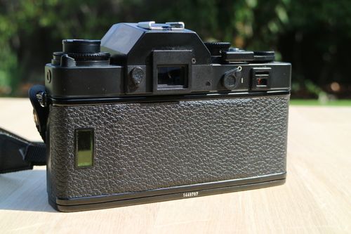 Leica R3 Electronic Black 35mm SLR Film Camera Body w/ Box, Strap, Manuals — image 9